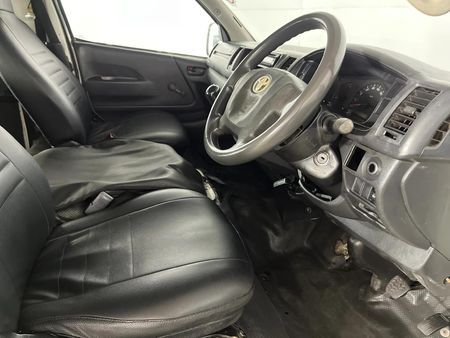 2015-Toyota-Quantum-25-D-4D-Sesfikile-16-seat_9