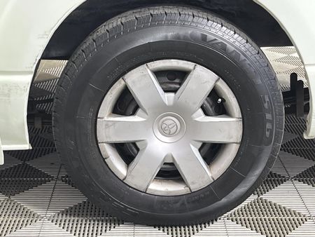 2015-Toyota-Quantum-25-D-4D-Sesfikile-16-seat_6