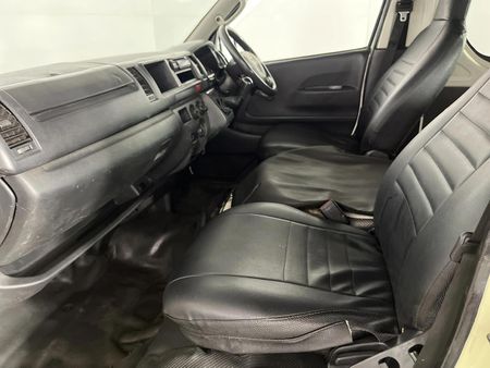 2015-Toyota-Quantum-25-D-4D-Sesfikile-16-seat_8