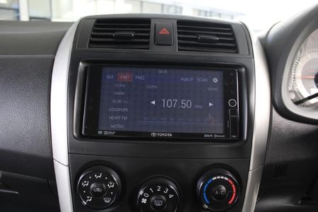 2019-Toyota-Corolla-Quest-16_17