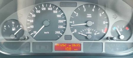 2004-BMW-3-Series-320i-Sport_11