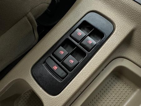 2017-Mahindra-TUV-300-15-TD-7-seat_12