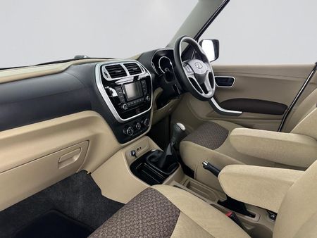 2017-Mahindra-TUV-300-15-TD-7-seat_15