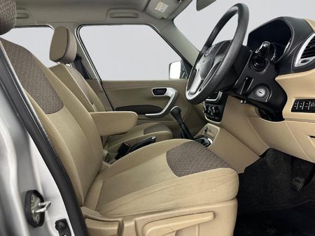 2017-Mahindra-TUV-300-15-TD-7-seat_16