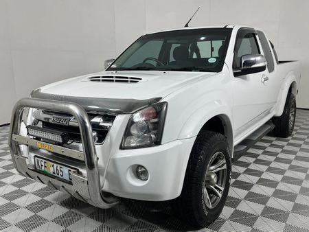 2012-Isuzu-KB-300D-Teq-LX-Extended-Cab_0