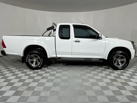 2012-Isuzu-KB-300D-Teq-LX-Extended-Cab_12