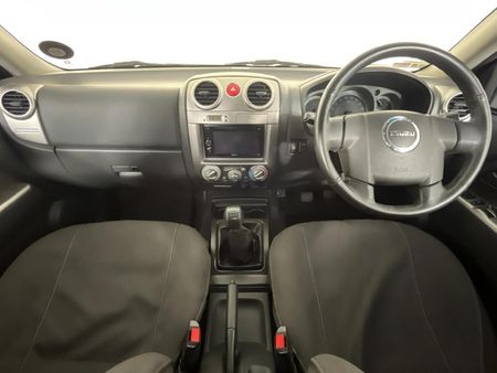 2012-Isuzu-KB-300D-Teq-LX-Extended-Cab_1