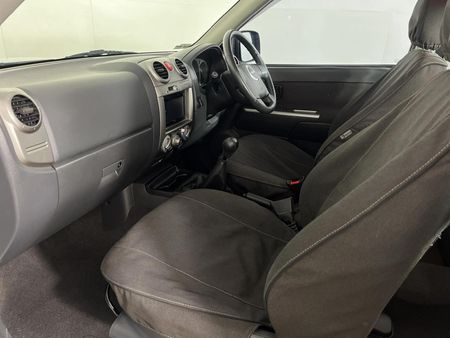 2012-Isuzu-KB-300D-Teq-LX-Extended-Cab_4