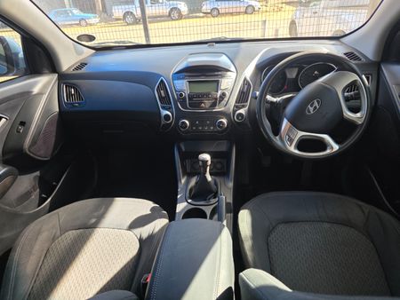 2012-Hyundai-ix35-20-GLS-Executive_4