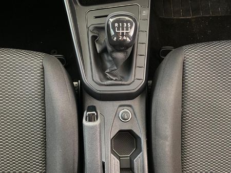 2025-Volkswagen-Polo-10-TSI_12