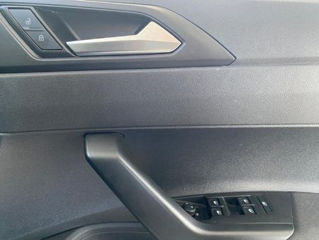 2025-Volkswagen-Polo-10-TSI_13