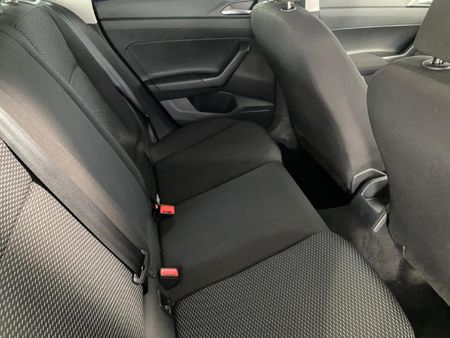 2025-Volkswagen-Polo-10-TSI_14