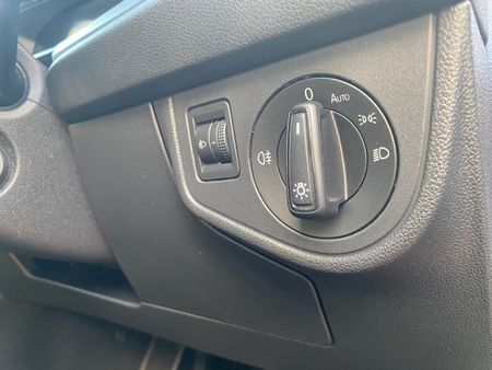 2025-Volkswagen-Polo-10-TSI_19