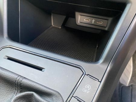 2025-Volkswagen-Polo-10-TSI_26