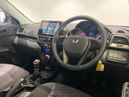 2026-Mahindra-XUV-3XO-12T-MX2_11