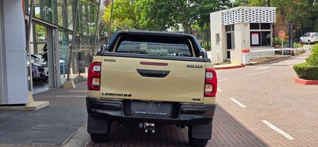 2025-Toyota-Hilux-28-GD-6-RB-Legend-55-4x4-Auto-Double-Cab_4