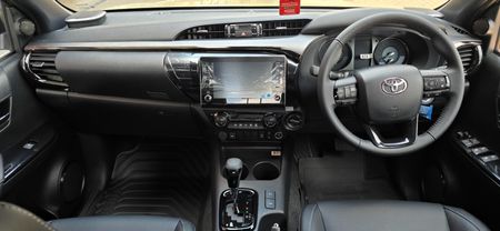 2025-Toyota-Hilux-28-GD-6-RB-Legend-55-4x4-Auto-Double-Cab_5