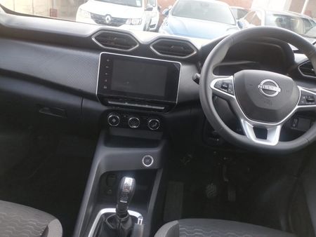 2025-Nissan-Magnite-10-Acenta-Plus-AMT_4