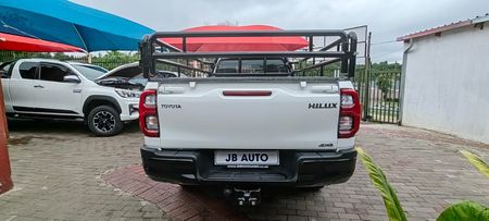 2025-Toyota-Hilux-24-GD-6-SRX-4x4-Single-Cab_12