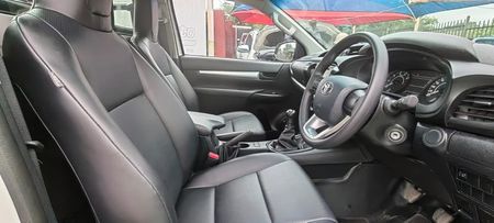 2025-Toyota-Hilux-24-GD-6-SRX-4x4-Single-Cab_13