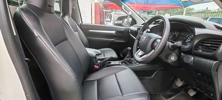 2025-Toyota-Hilux-24-GD-6-SRX-4x4-Single-Cab_14