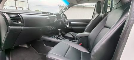 2025-Toyota-Hilux-24-GD-6-SRX-4x4-Single-Cab_15