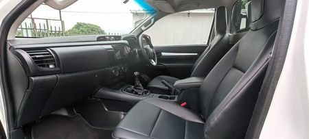 2025-Toyota-Hilux-24-GD-6-SRX-4x4-Single-Cab_16