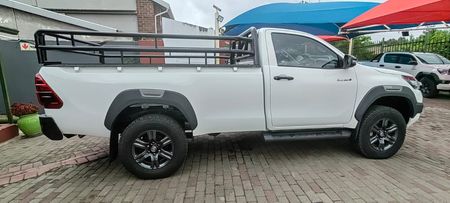 2025-Toyota-Hilux-24-GD-6-SRX-4x4-Single-Cab_6