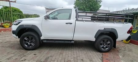 2025-Toyota-Hilux-24-GD-6-SRX-4x4-Single-Cab_8