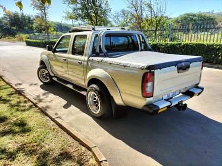 2007-Nissan-Hardbody-3300i-SEL-Double-Cab_2