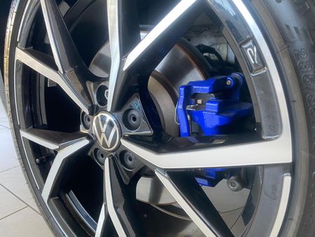 2025-Volkswagen-Golf-8-20-TSI-R-DSG_11