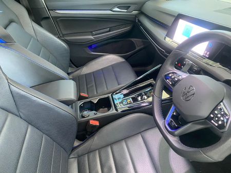 2025-Volkswagen-Golf-8-20-TSI-R-DSG_12