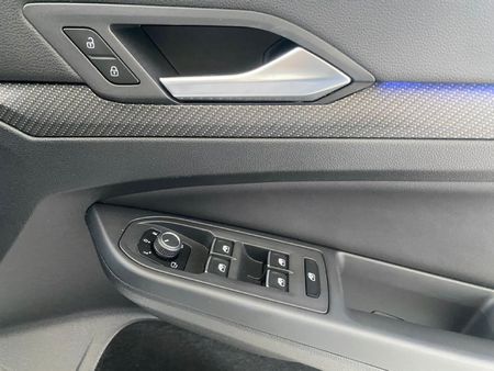 2025-Volkswagen-Golf-8-20-TSI-R-DSG_22