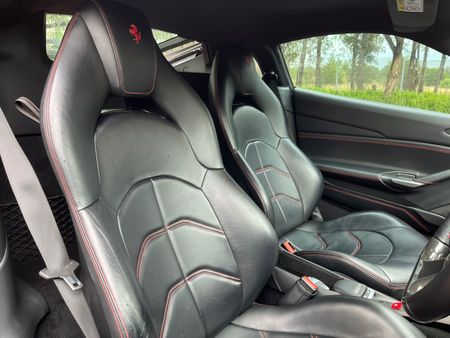 2016-Ferrari-488-GTB_9