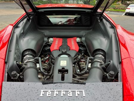 2016-Ferrari-488-GTB_10