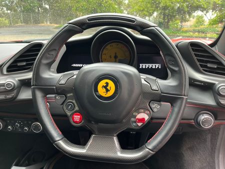 2016-Ferrari-488-GTB_11