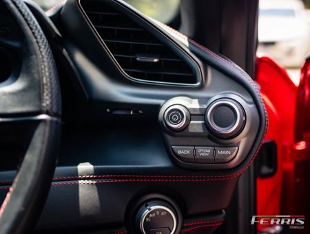2016-Ferrari-488-GTB_12