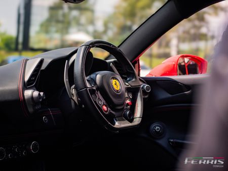 2016-Ferrari-488-GTB_14