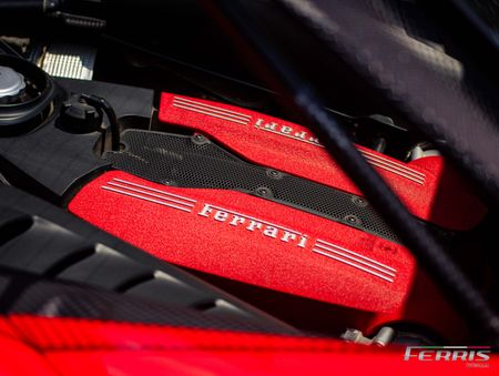 2016-Ferrari-488-GTB_17