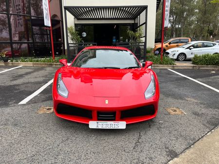 2016-Ferrari-488-GTB_1