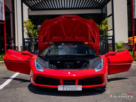 2016-Ferrari-488-GTB_20