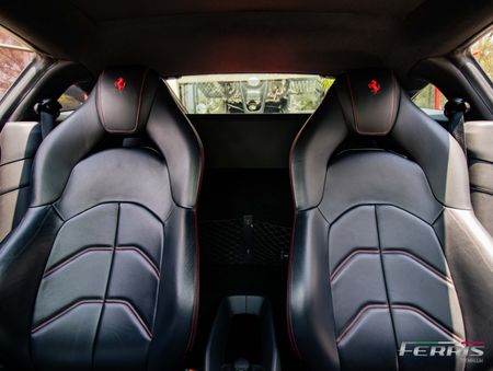 2016-Ferrari-488-GTB_22