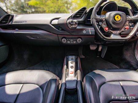 2016-Ferrari-488-GTB_23