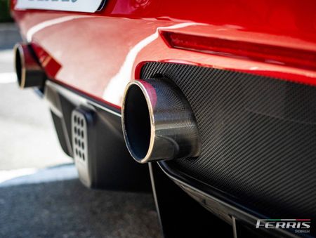 2016-Ferrari-488-GTB_24