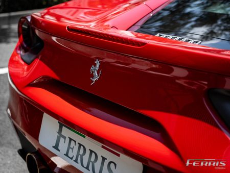 2016-Ferrari-488-GTB_25