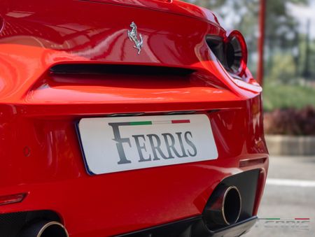 2016-Ferrari-488-GTB_26