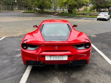 2016-Ferrari-488-GTB_4