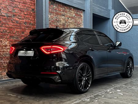 2021-Maserati-Levante-Trofeo_10