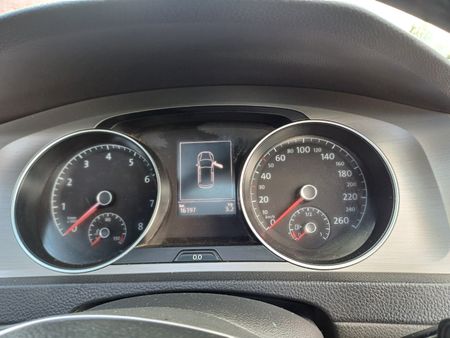 2016-Volkswagen-Golf-14-Rline_9