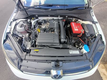2016-Volkswagen-Golf-14-Rline_12